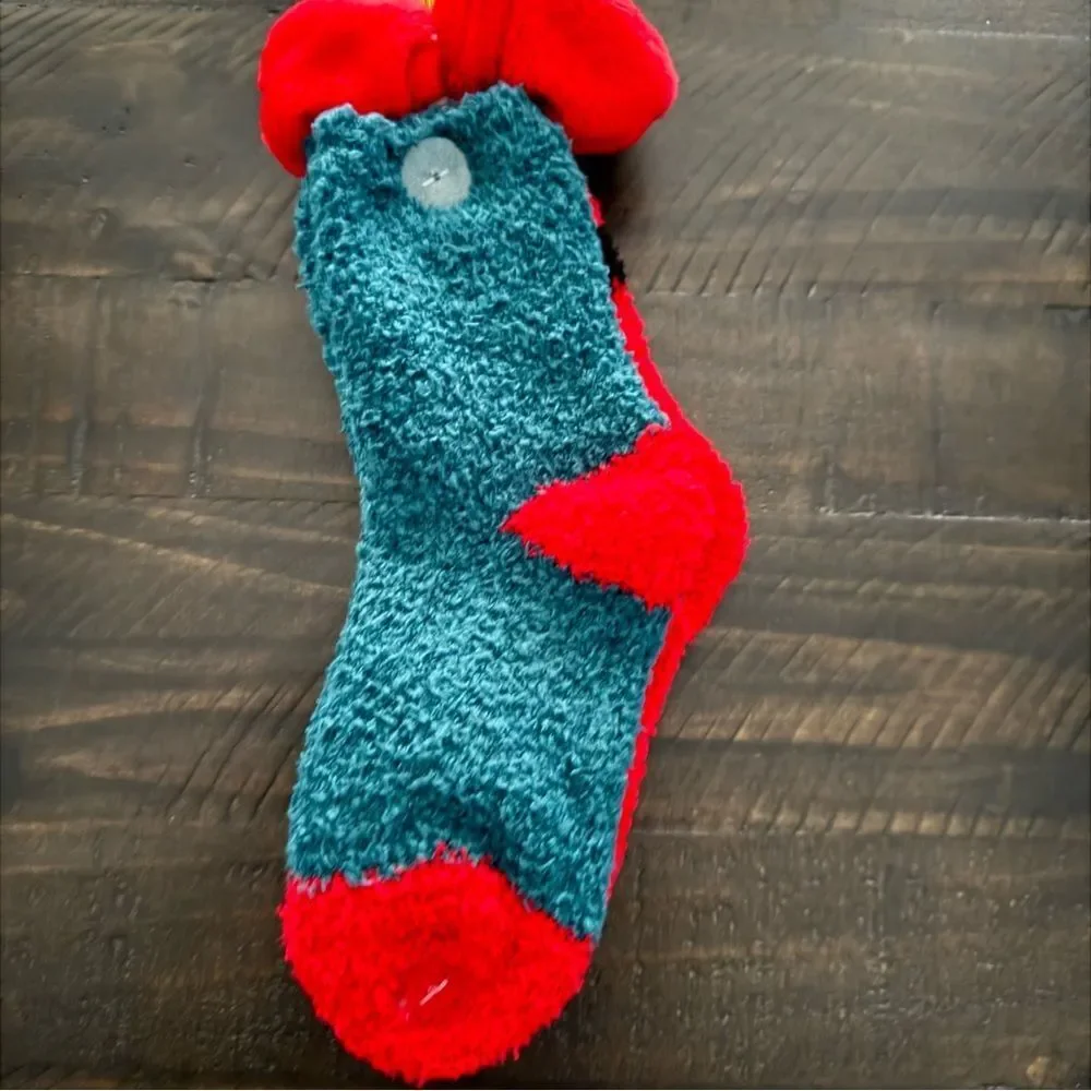 Cappelli Christmas Slipper Socks 2 pair & Scrunchie Set NWT